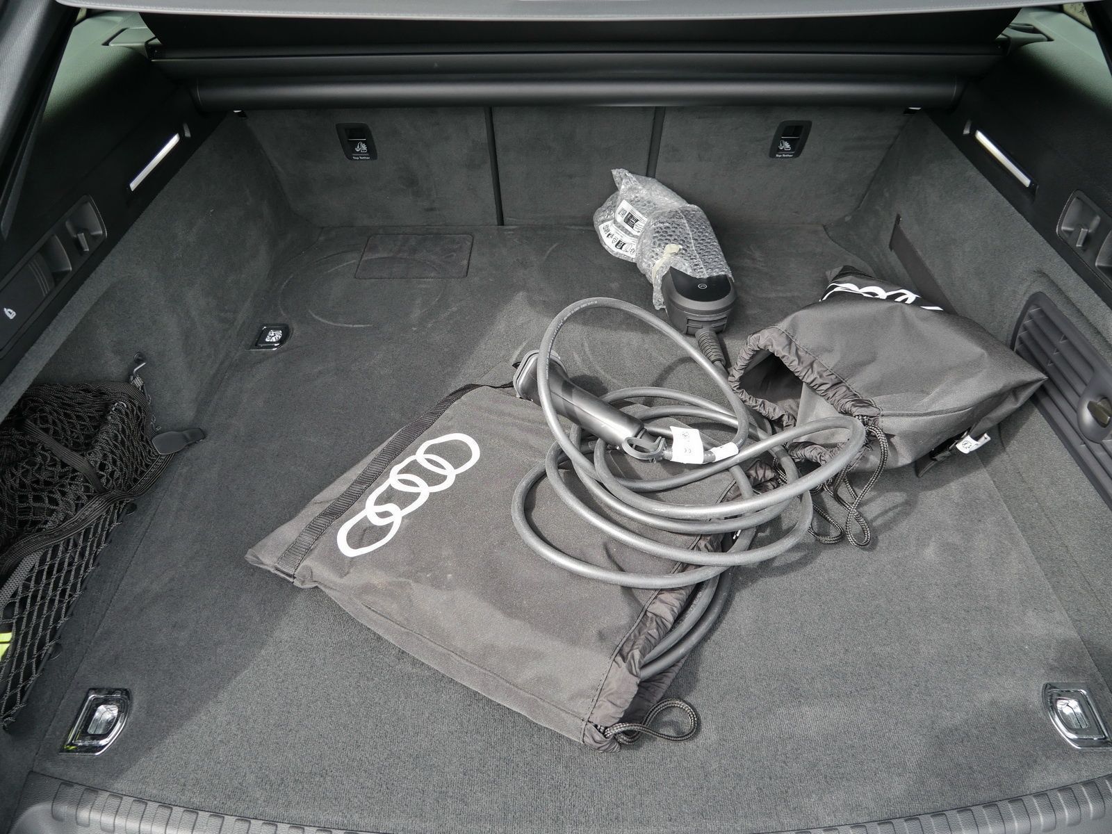 Audi A6 Avant 55 TFSI e qu. S line - Samsaru's Car Outlet