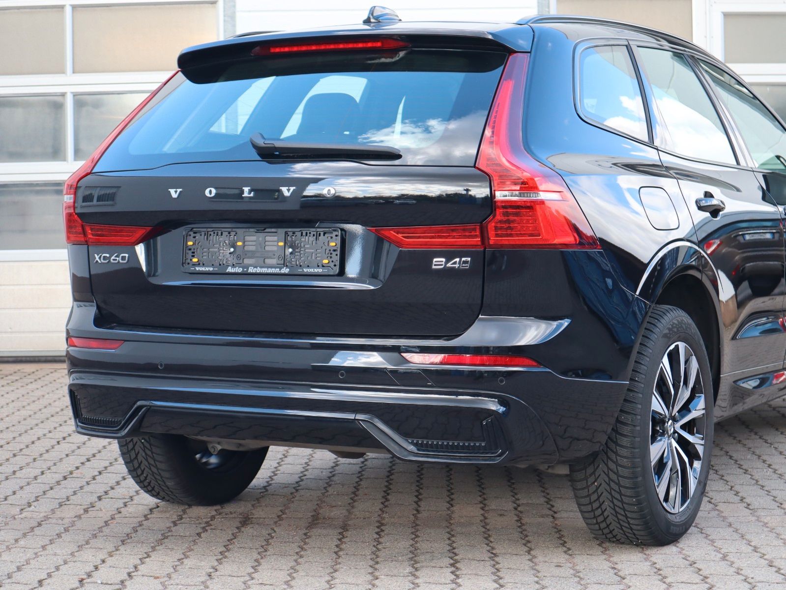 Volvo XC60 B4 Plus Dark AWD
