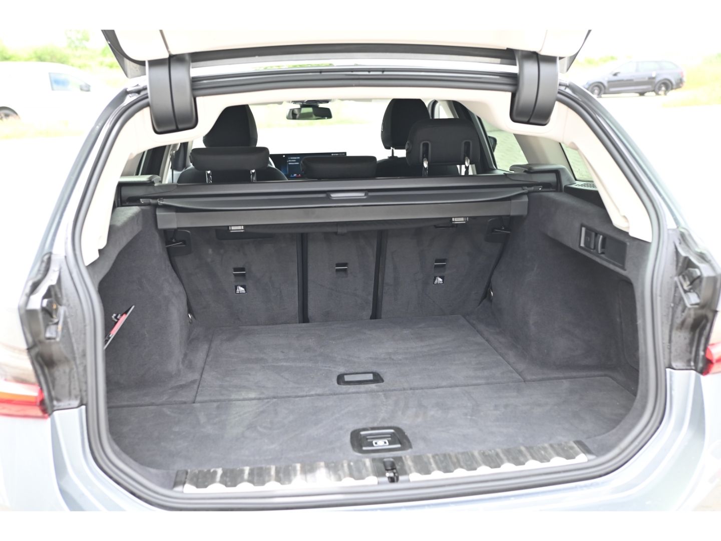 BMW 320d xDrive Touring - Samsaru's Car Outlet