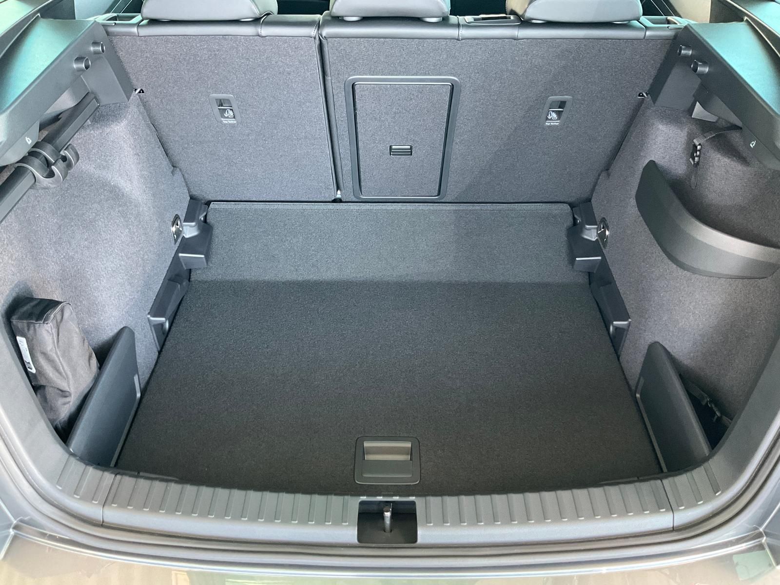 Skoda Karoq 2.0TSI Sportline 4x4 5JGarantie AHK StHz P