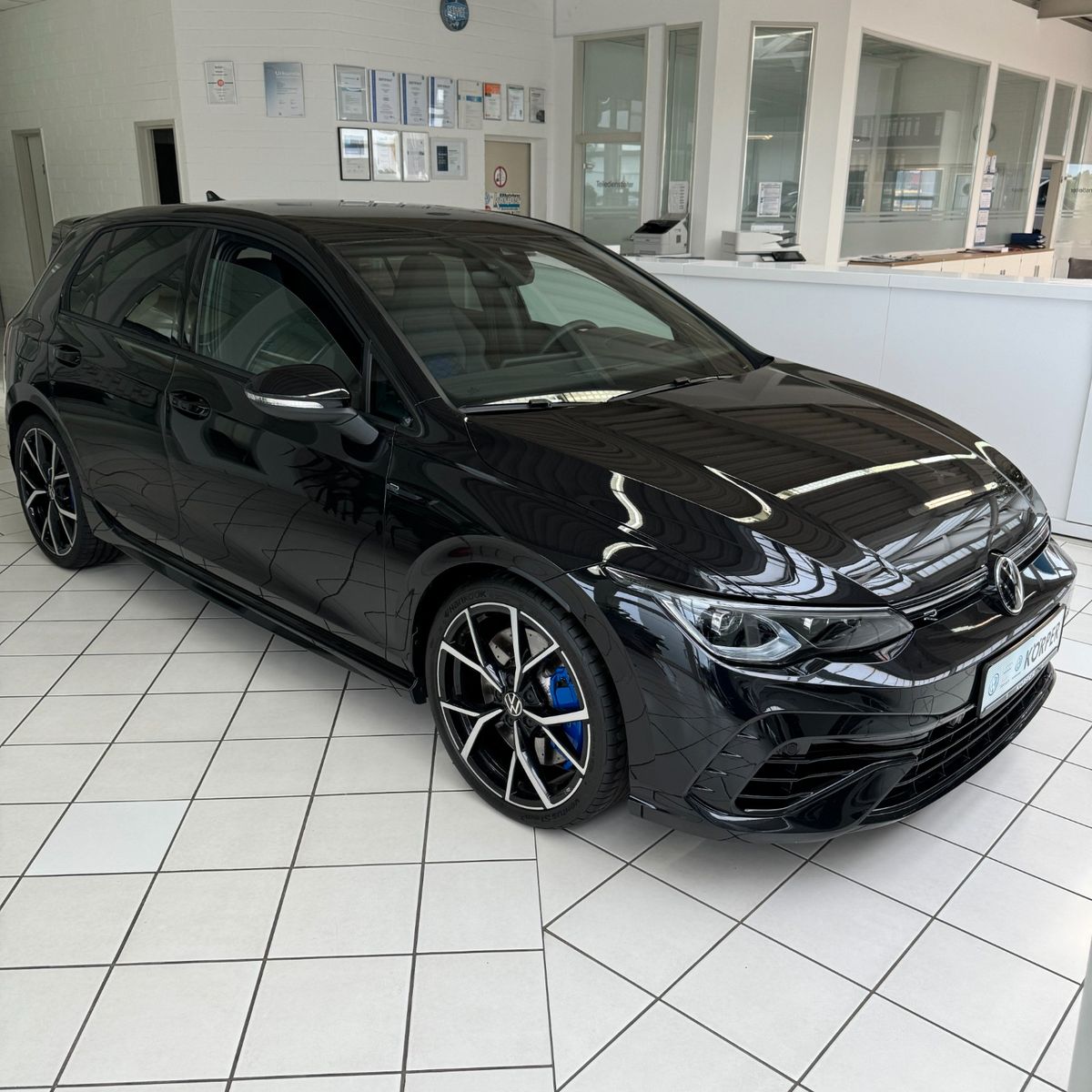 Volkswagen Golf VIII R 4Motion - Samsaru's Car Outlet