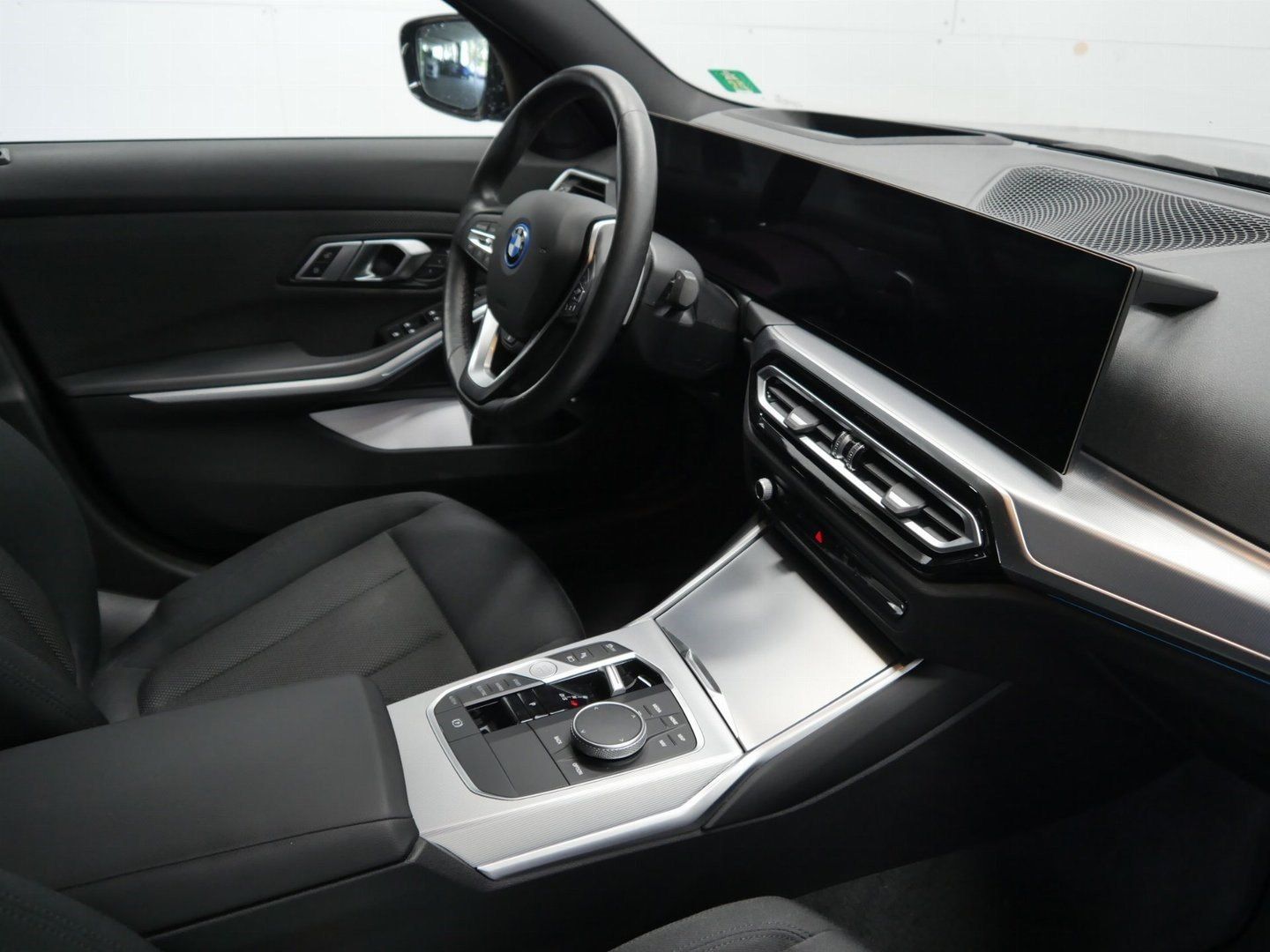 BMW 330e Limousine - Samsaru's Car Outlet