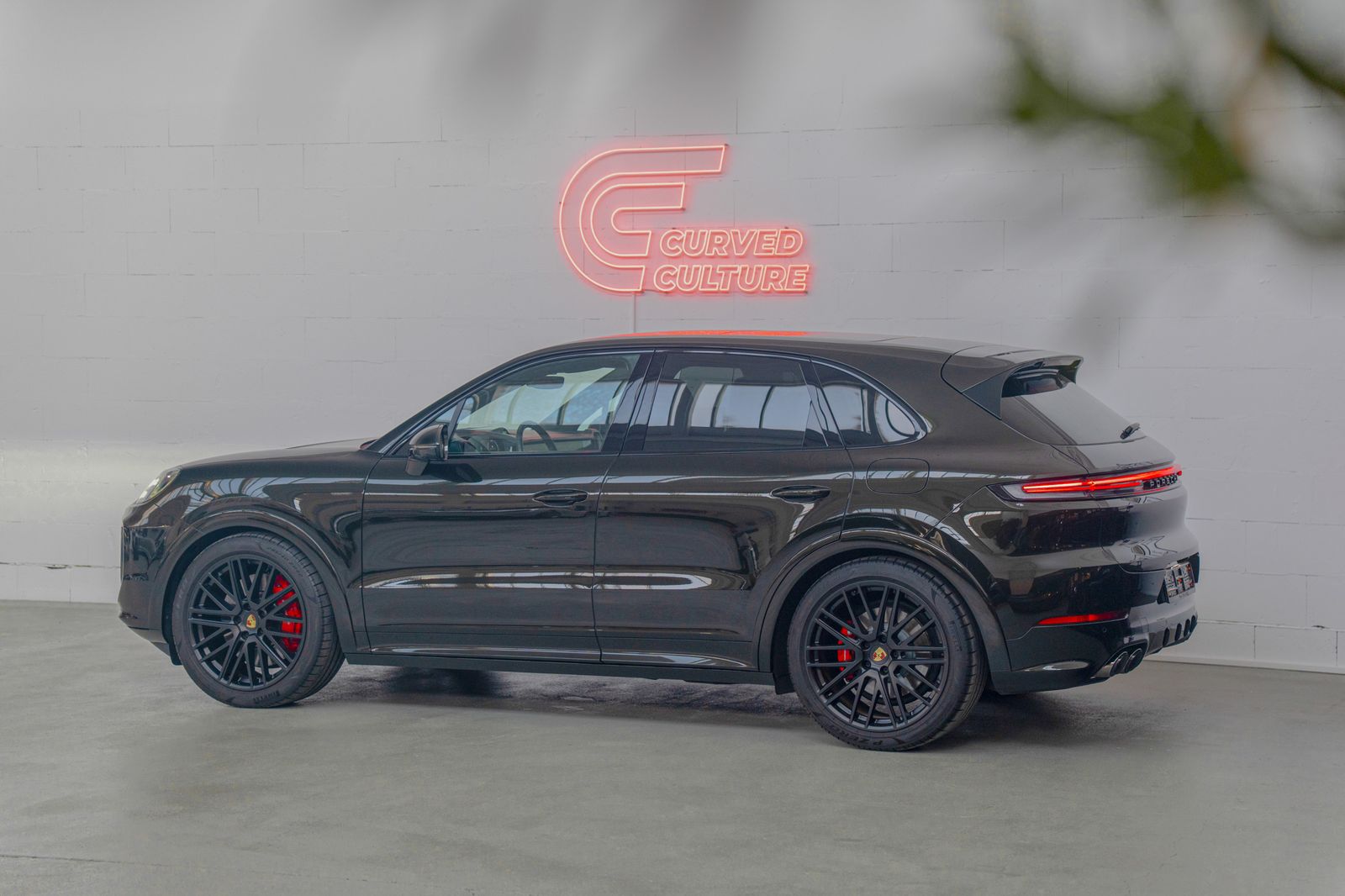 Porsche Cayenne S E-Hybrid I PTS Dunkeloliv I Burmester