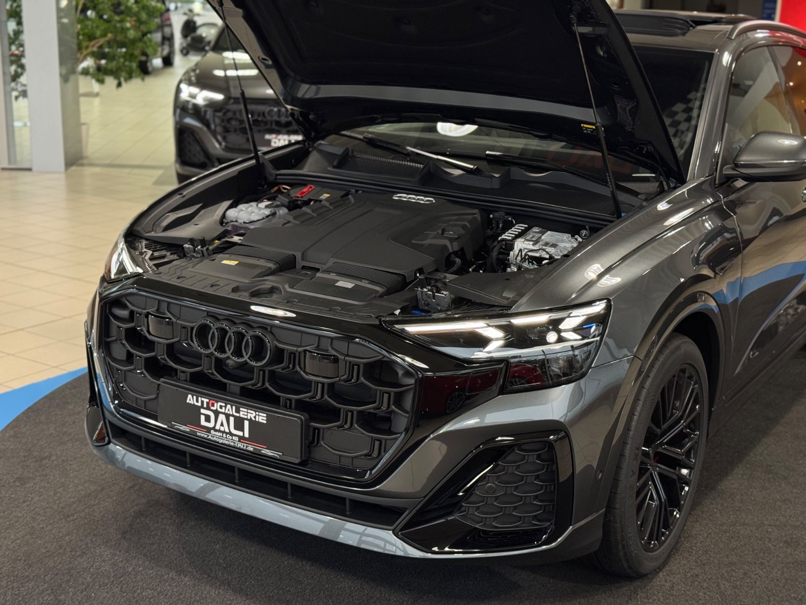 Audi Q8 50 TDI quattro S-LINE - Samsaru's Car Outlet
