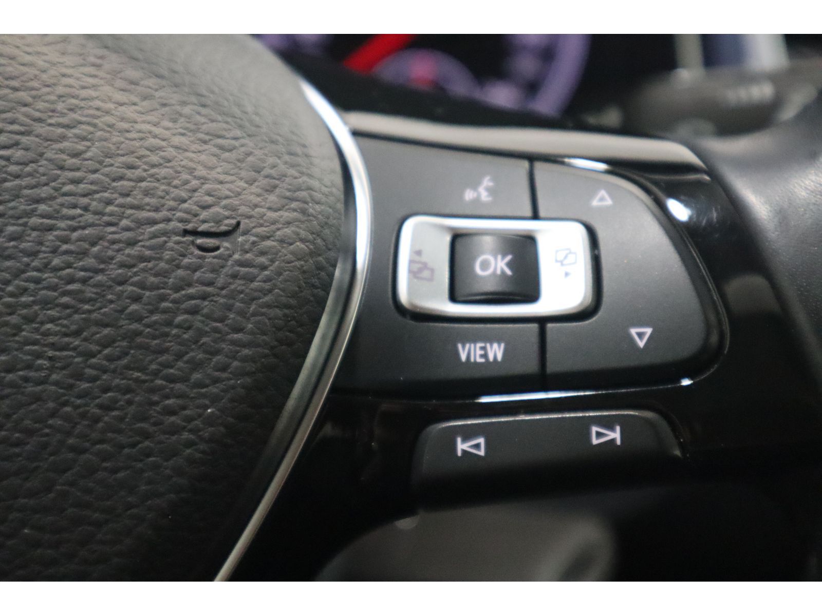 Volkswagen T-Roc 1.0 TSI - Samsaru's Car Outlet