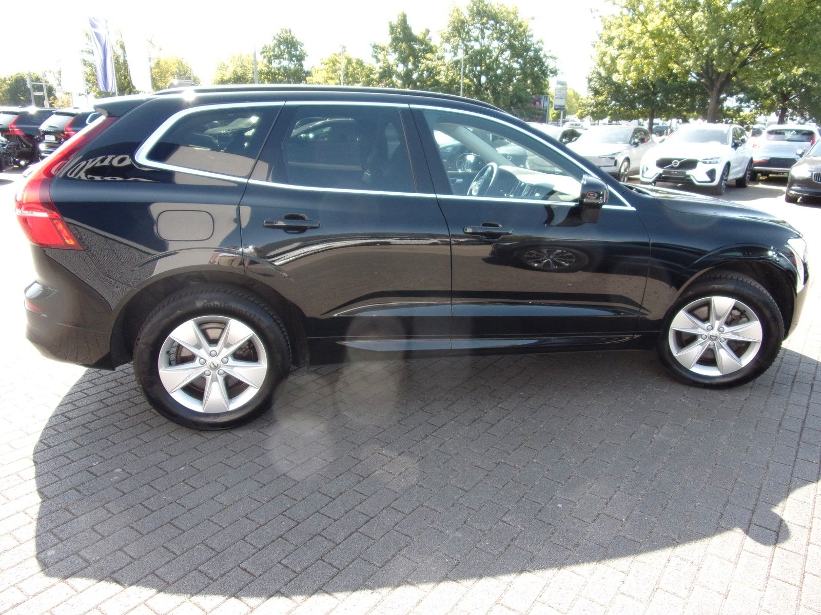 Volvo XC 60 B4 Core 2WD - Samsaru's Car Outlet