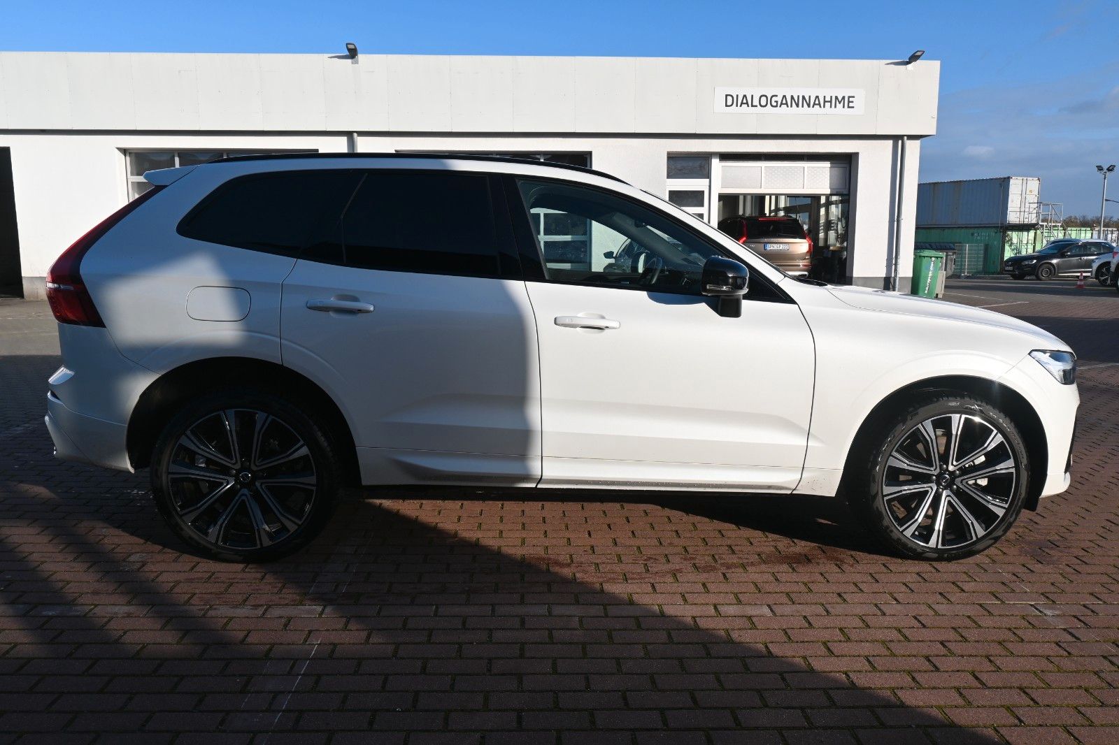 Volvo XC60 R Design PHEV - Samsaru's Car Outlet