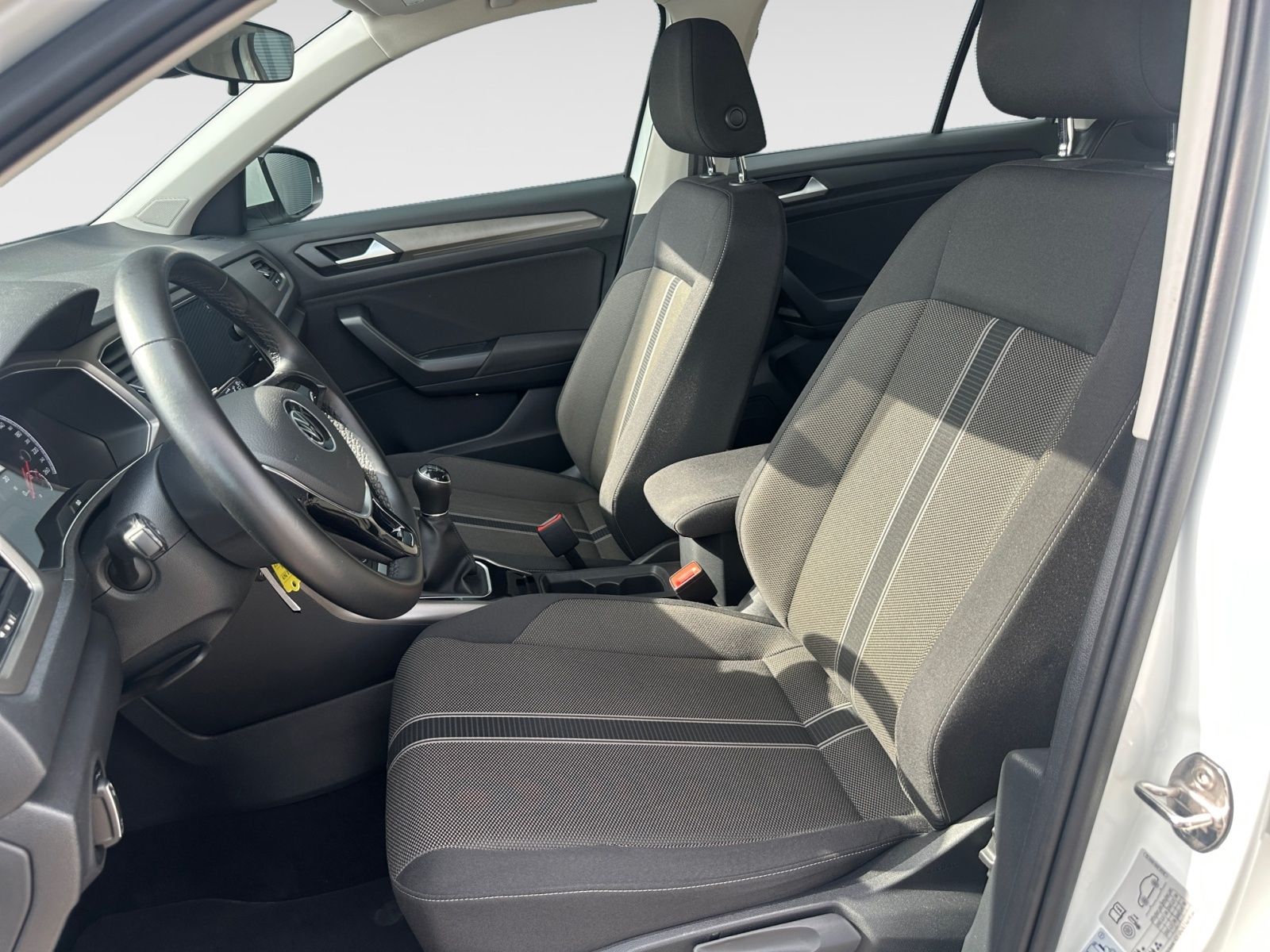 Volkswagen T-Roc 2.0 TDI Style - Samsaru's Car Outlet