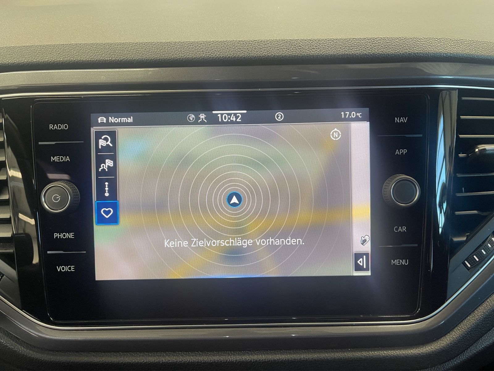 Volkswagen T-Roc 1.5 TSI Sport - Samsaru's Car Outlet