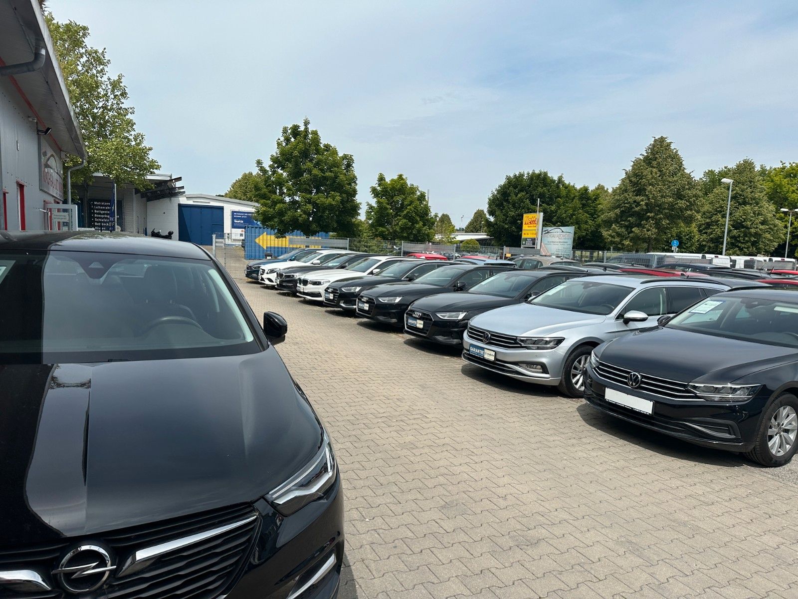 Volkswagen T-Roc Life - Samsaru's Car Outlet