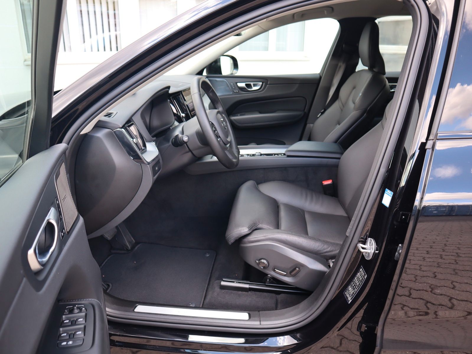 Volvo XC60 B4 Plus Dark AWD