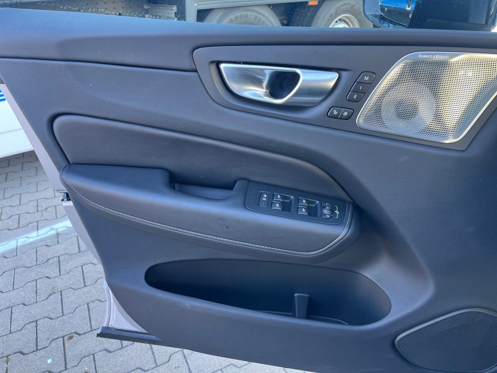 Volvo XC60 B5 AWD Ultimate Dark SHD+AHK+NAVI+360°K