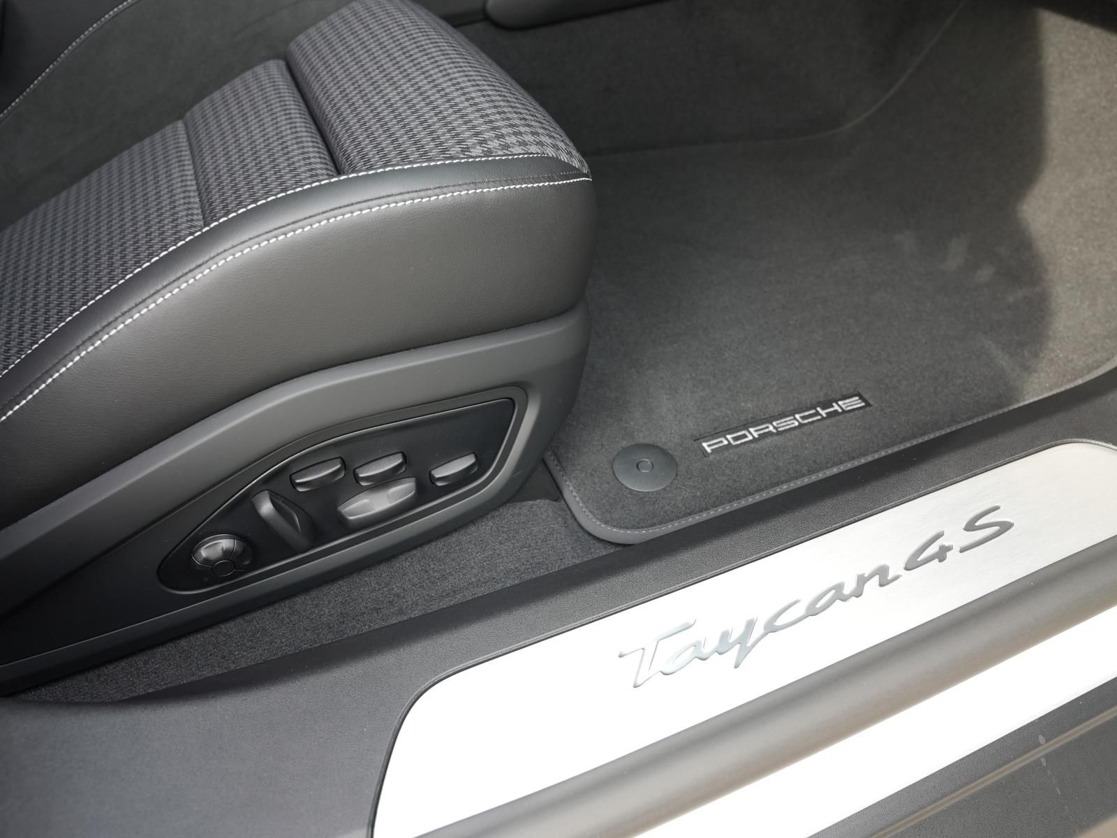 Porsche Taycan 4S Cross Turismo InnoDrive Surround-View