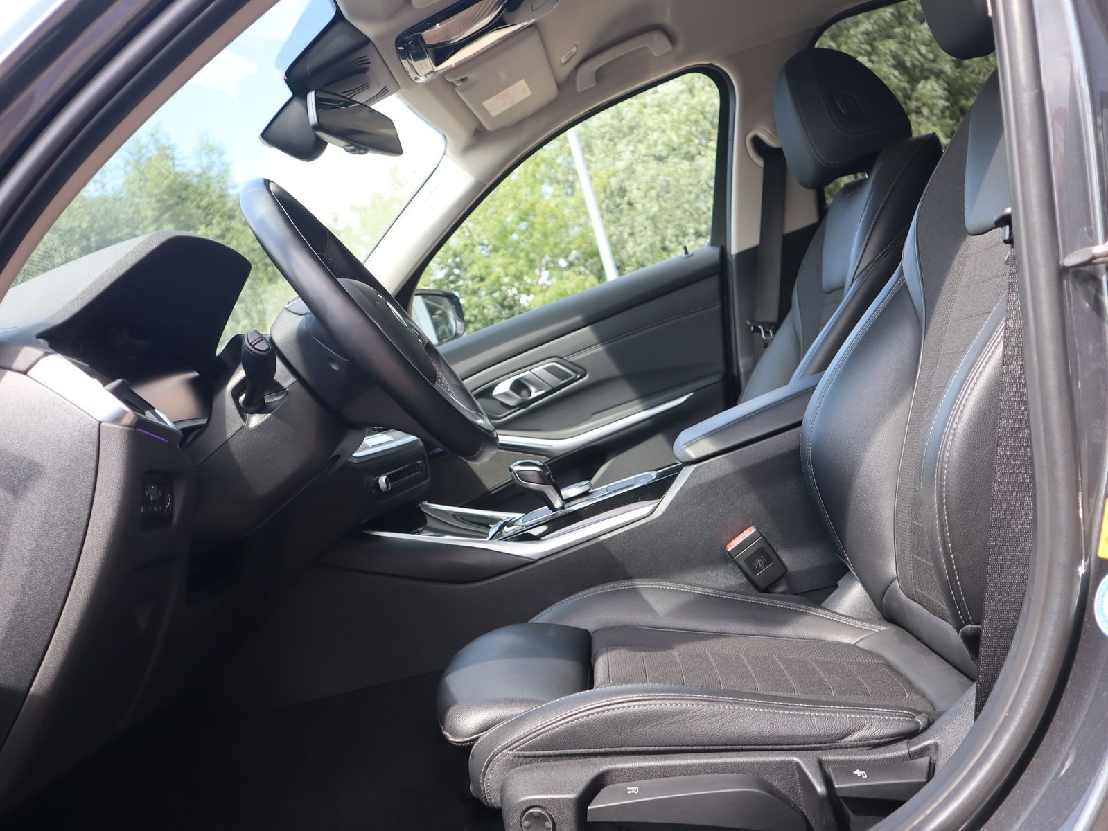 BMW 330e Touring Sport Line - Samsaru's Car Outlet