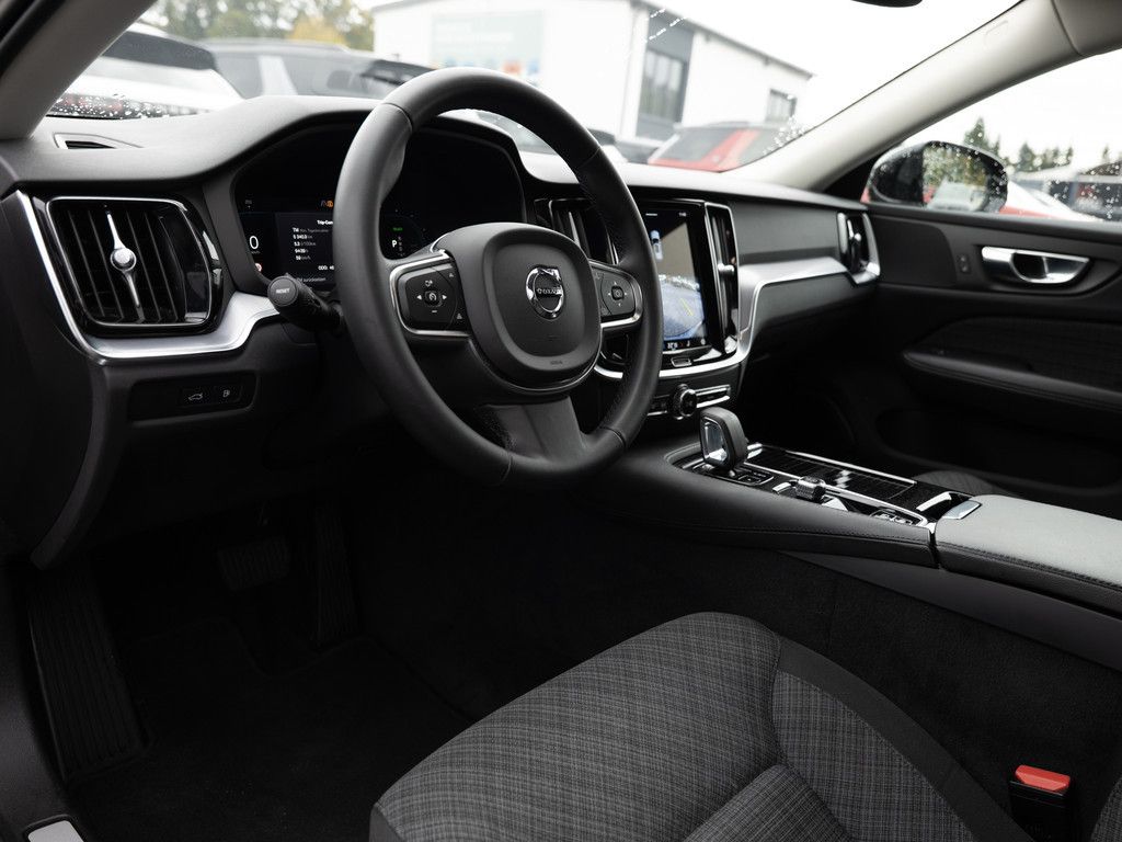 Volvo V60 2.0 Core Recharge Plug-In Hybrid AWD 1.Hand