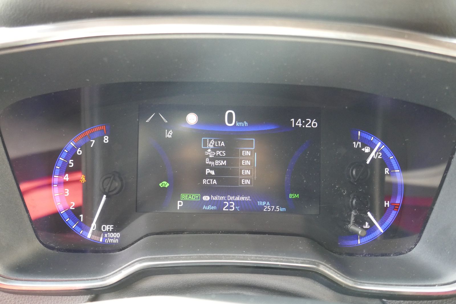 Toyota Corolla 2.0 Hybrid Lounge - Samsaru's Car Outlet
