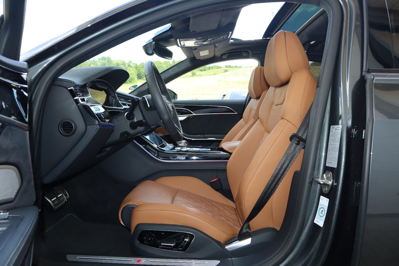 Audi A8L 60 TFSI V8 lang exclusive - Samsaru's Car Outlet