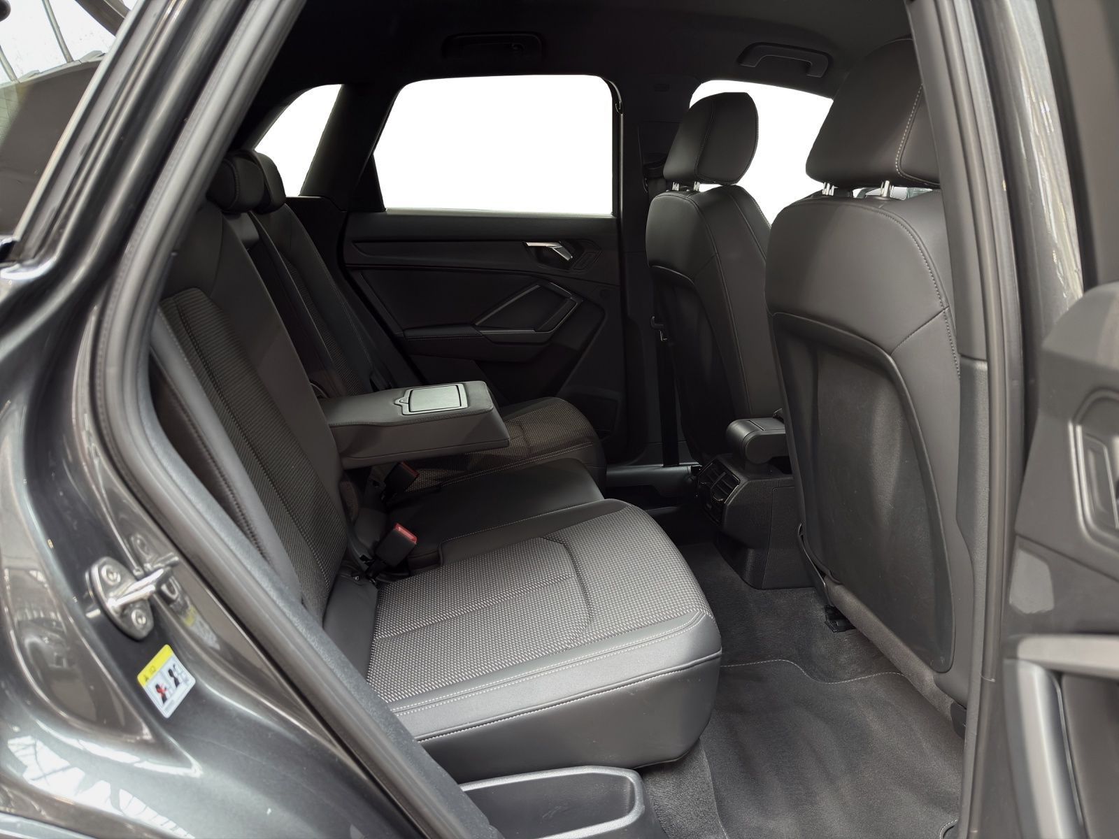 Audi Q3 40 TFSI Q 2x S LINE - Samsaru's Car Outlet