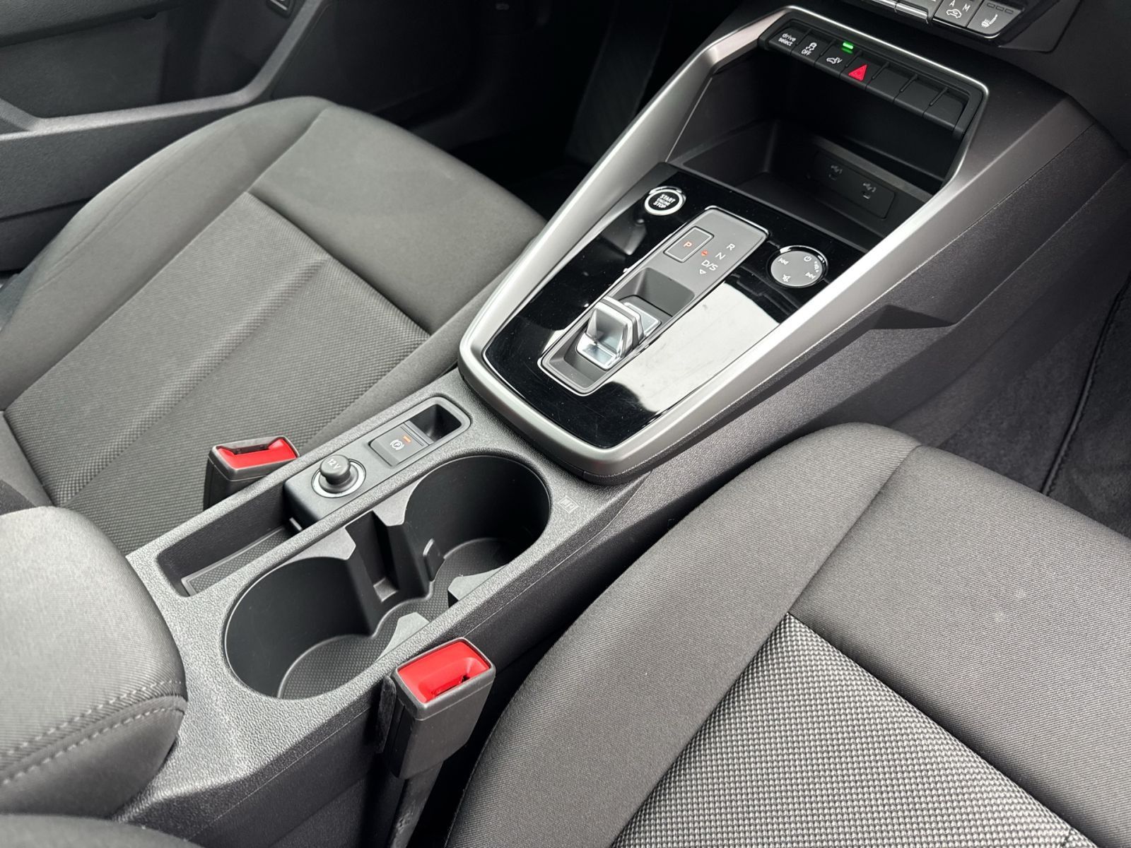 Audi A3 Sportback 40 TFSI e MMI/ASI/SHZ/EPH/17"/Tempo