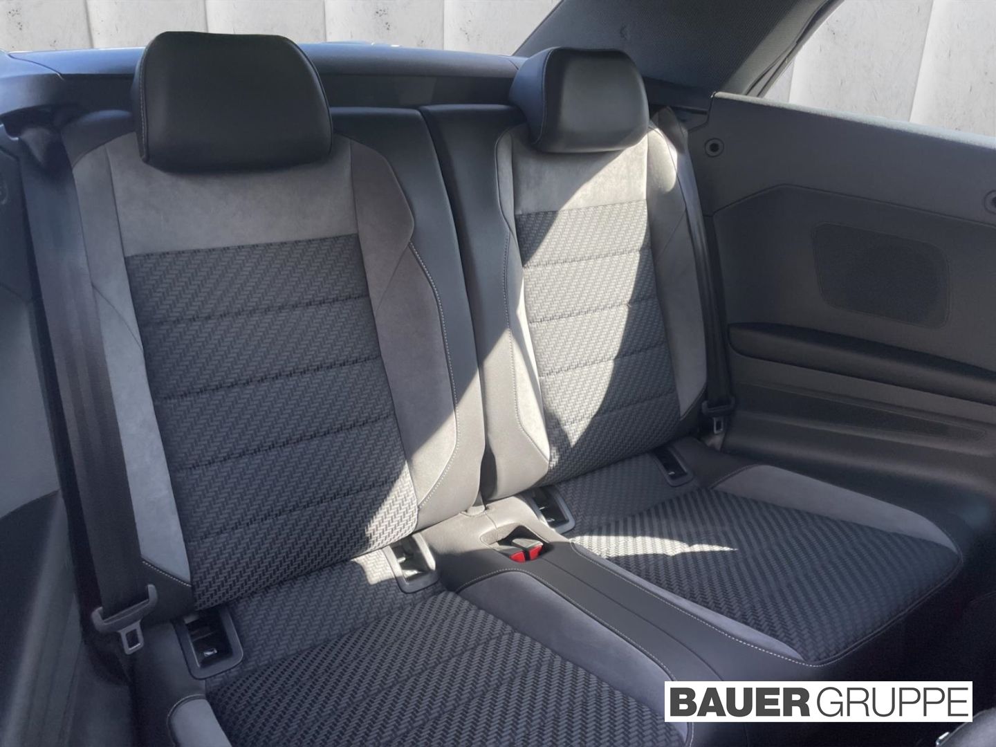 Volkswagen T-Roc R-Line 1.5 TSI - Samsaru's Car Outlet