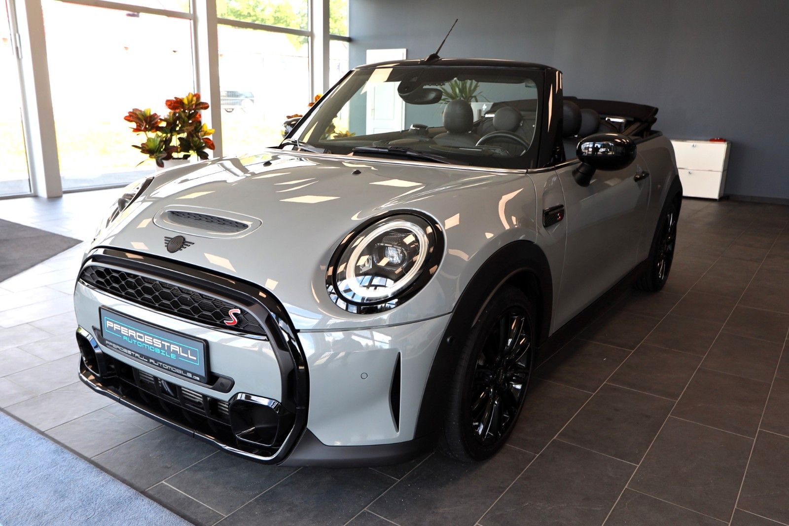MINI Cooper S Cabrio Classic - Samsaru's Car Outlet