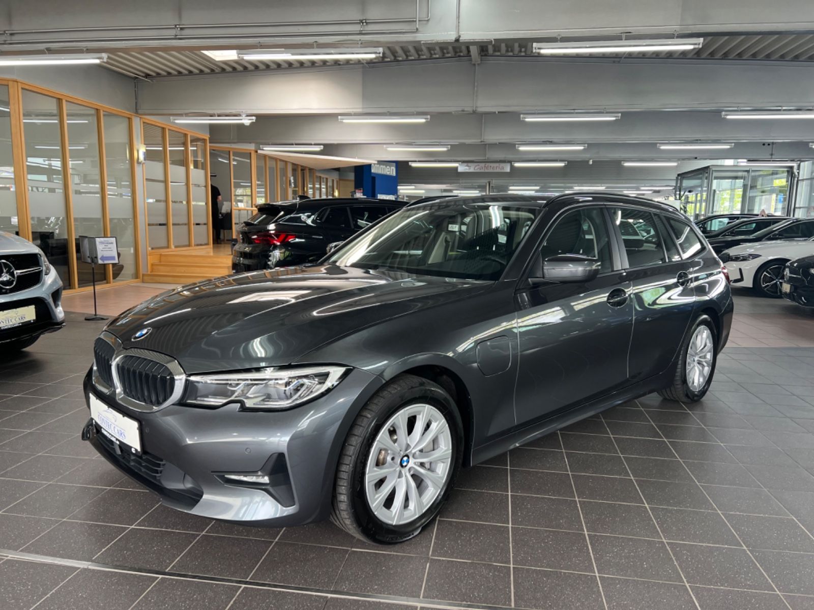 BMW 330 e Touring Advantage - Samsaru's Car Outlet
