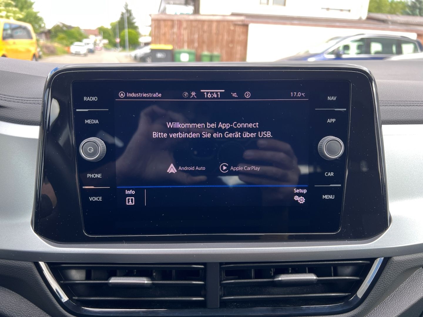 Volkswagen T-Roc 1.0TSI Life - Samsaru's Car Outlet