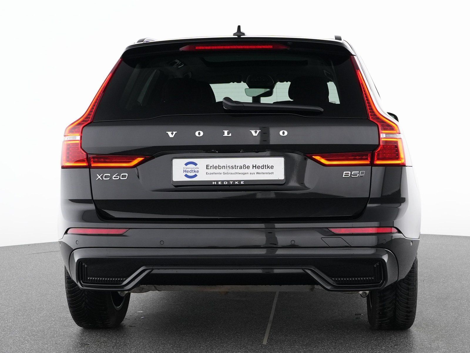 Volvo XC60 B5 Benzin AWD Plus Dark - Samsaru's Car Outlet