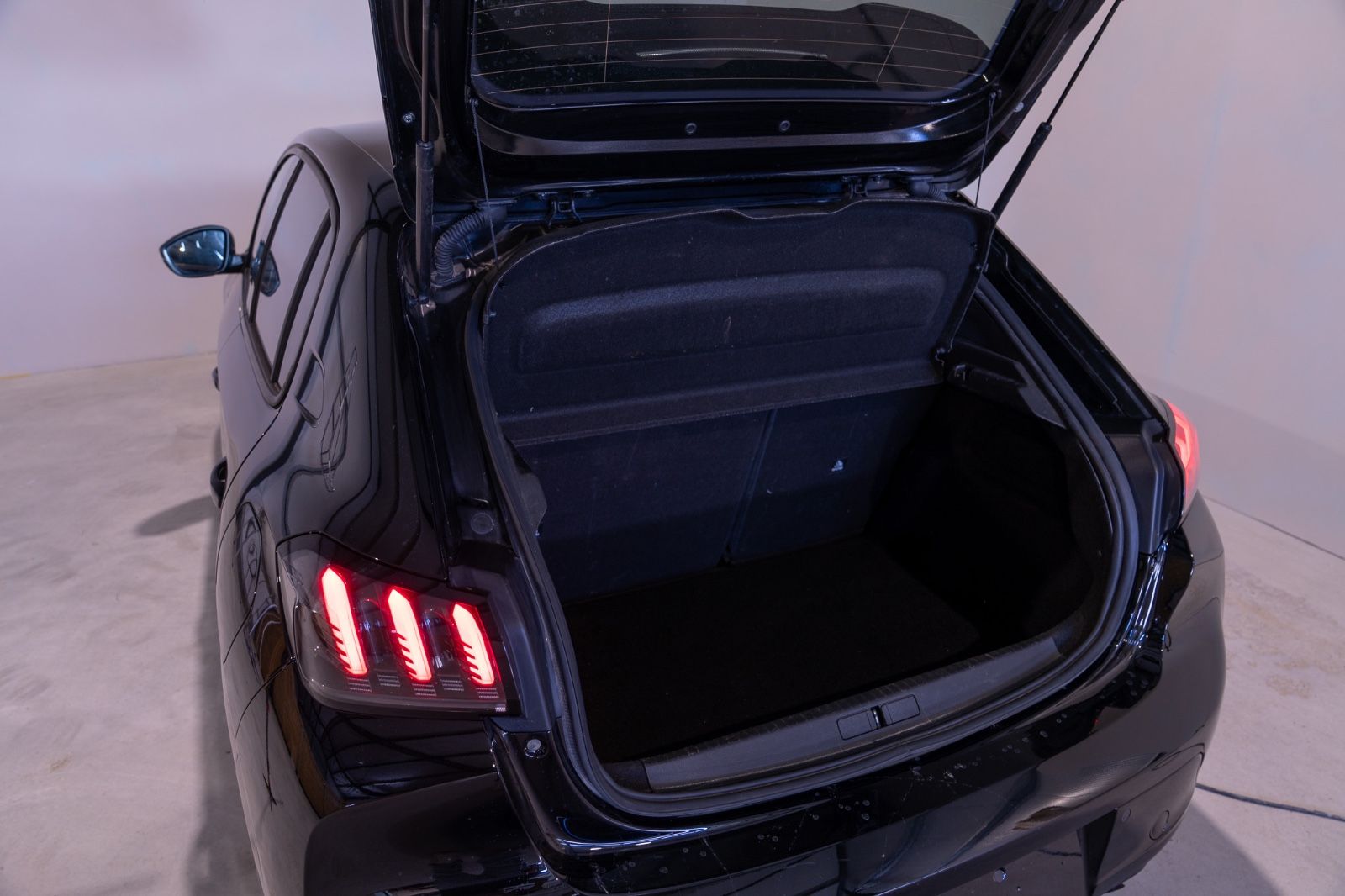 Peugeot 208 Allure - Samsaru's Car Outlet