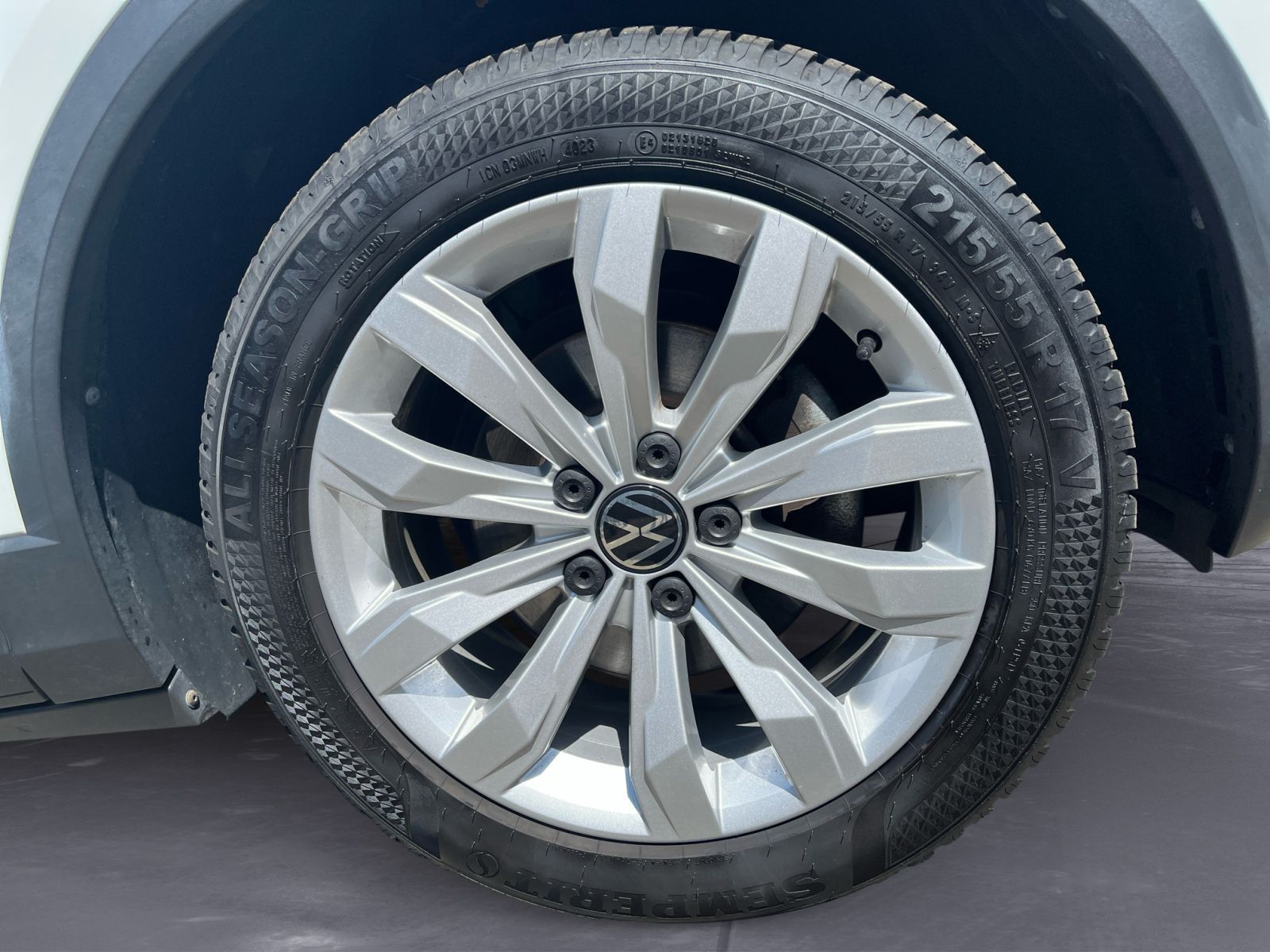 Volkswagen T-Roc 1.5 TSI ACT Sport - Samsaru's Car Outlet