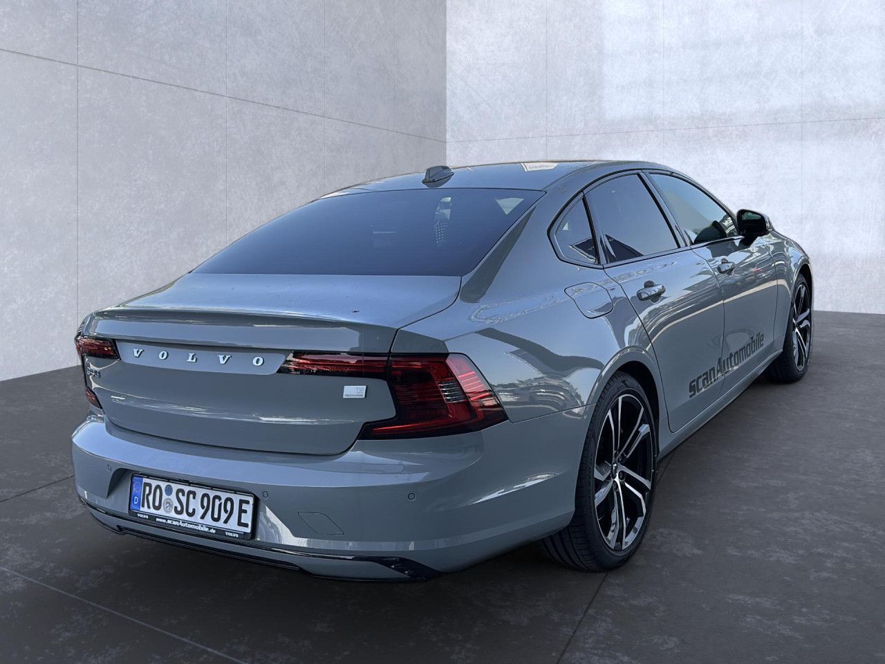 Volvo S90 Plus Dark Recharge Plug-In Hybrid AWD LED