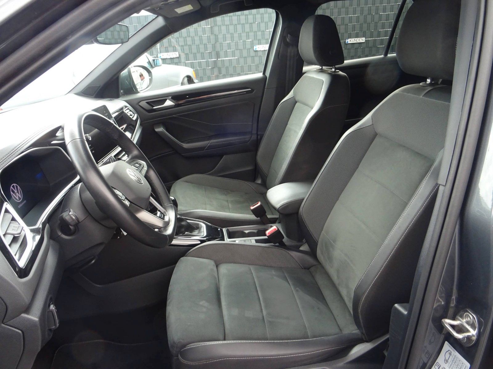 Volkswagen T-Roc R-Line - Samsaru's Car Outlet