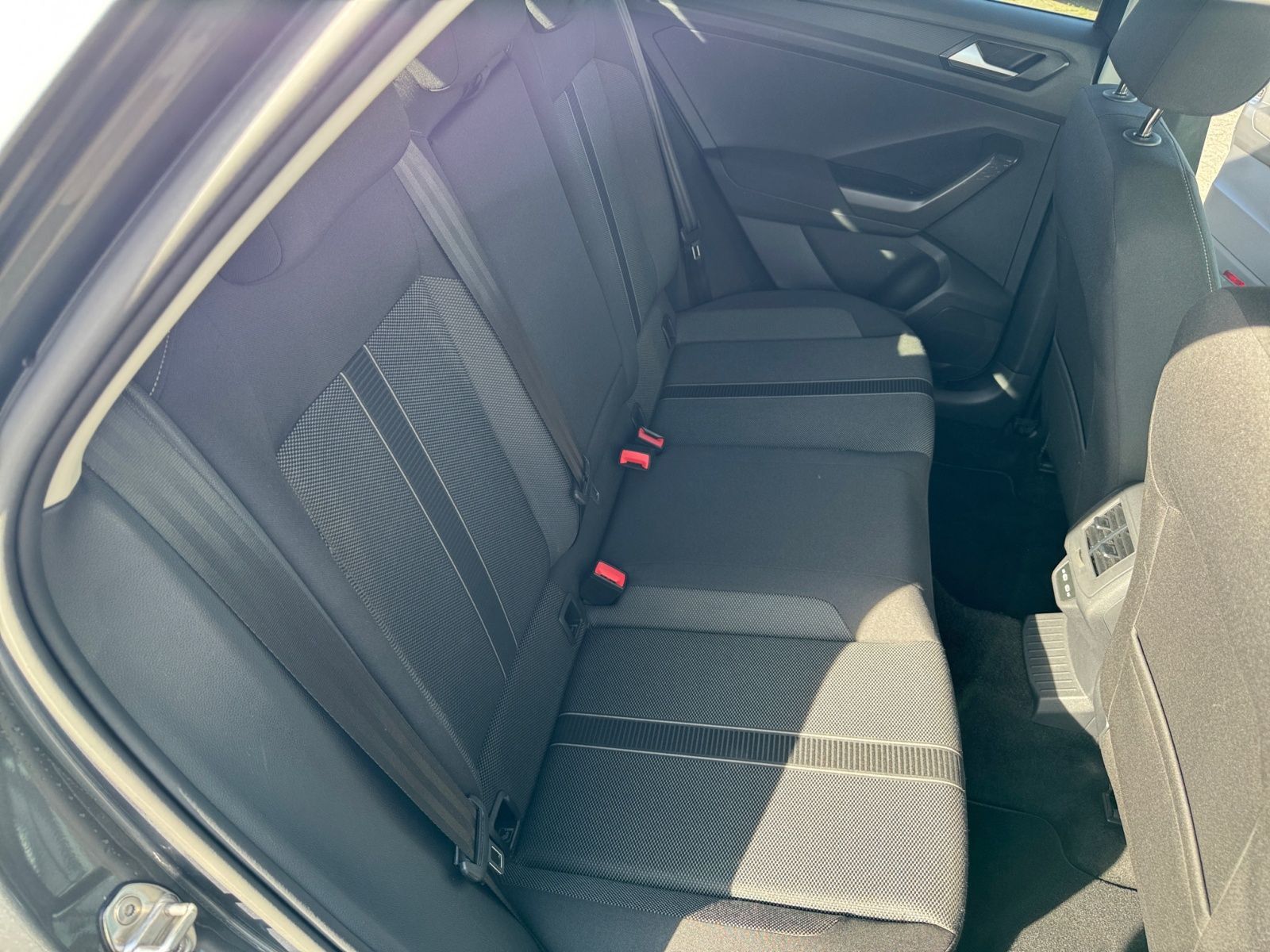 Volkswagen T-Roc 1.0 TSI Life - Samsaru's Car Outlet