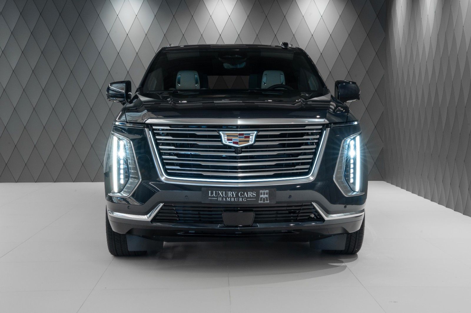 Cadillac Escalade ESV2025 FACELIFT 4WD LUX PRM GREY/BEIGE