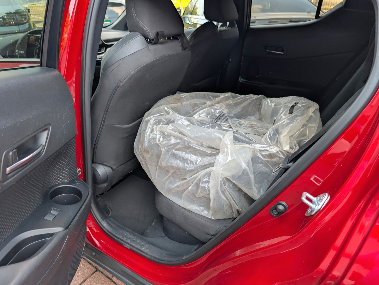 Toyota C-HR Hybrid - Samsaru's Car Outlet