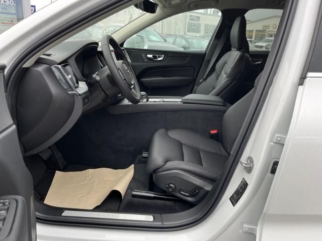 Volvo XC60 B4 Core - Samsaru's Car Outlet