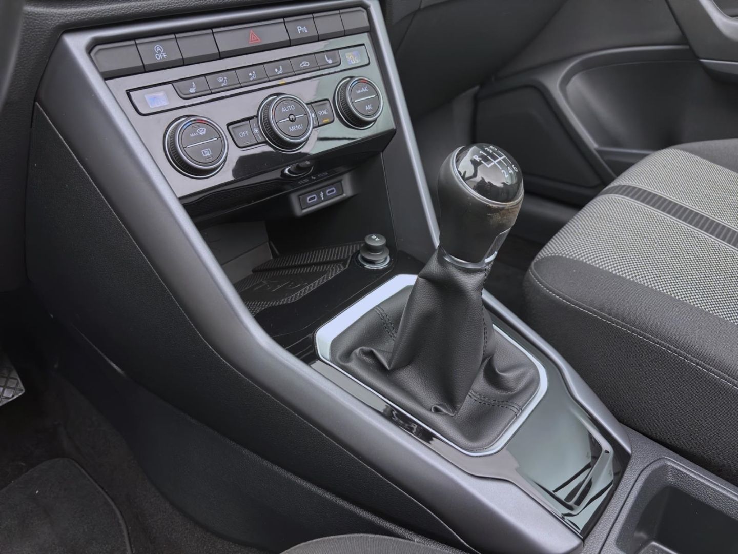 Volkswagen T-Roc Cabrio 1.0 TSI STYLE - Samsaru's Car Outlet