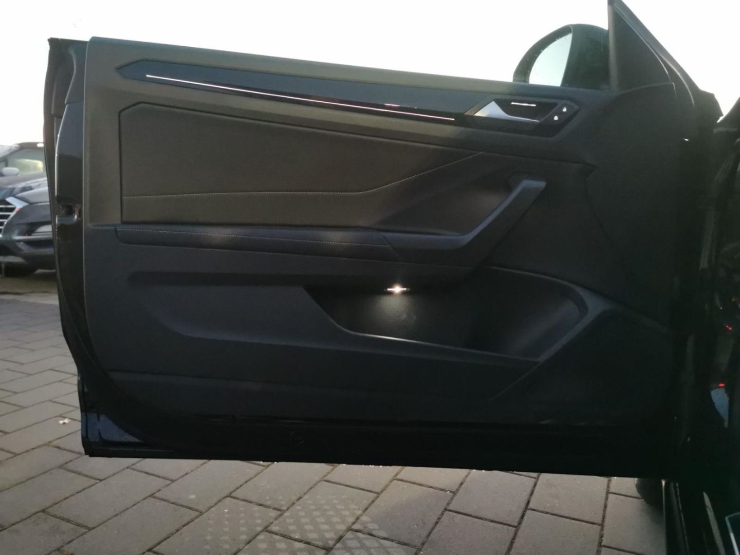Volkswagen T-Roc R-Line - Samsaru's Car Outlet