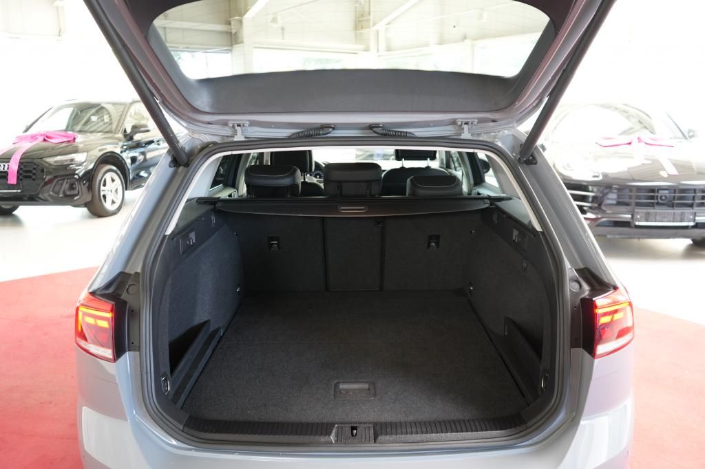 Volkswagen Passat Variant 1.5 TSI Elegance - Samsaru's Car Outlet