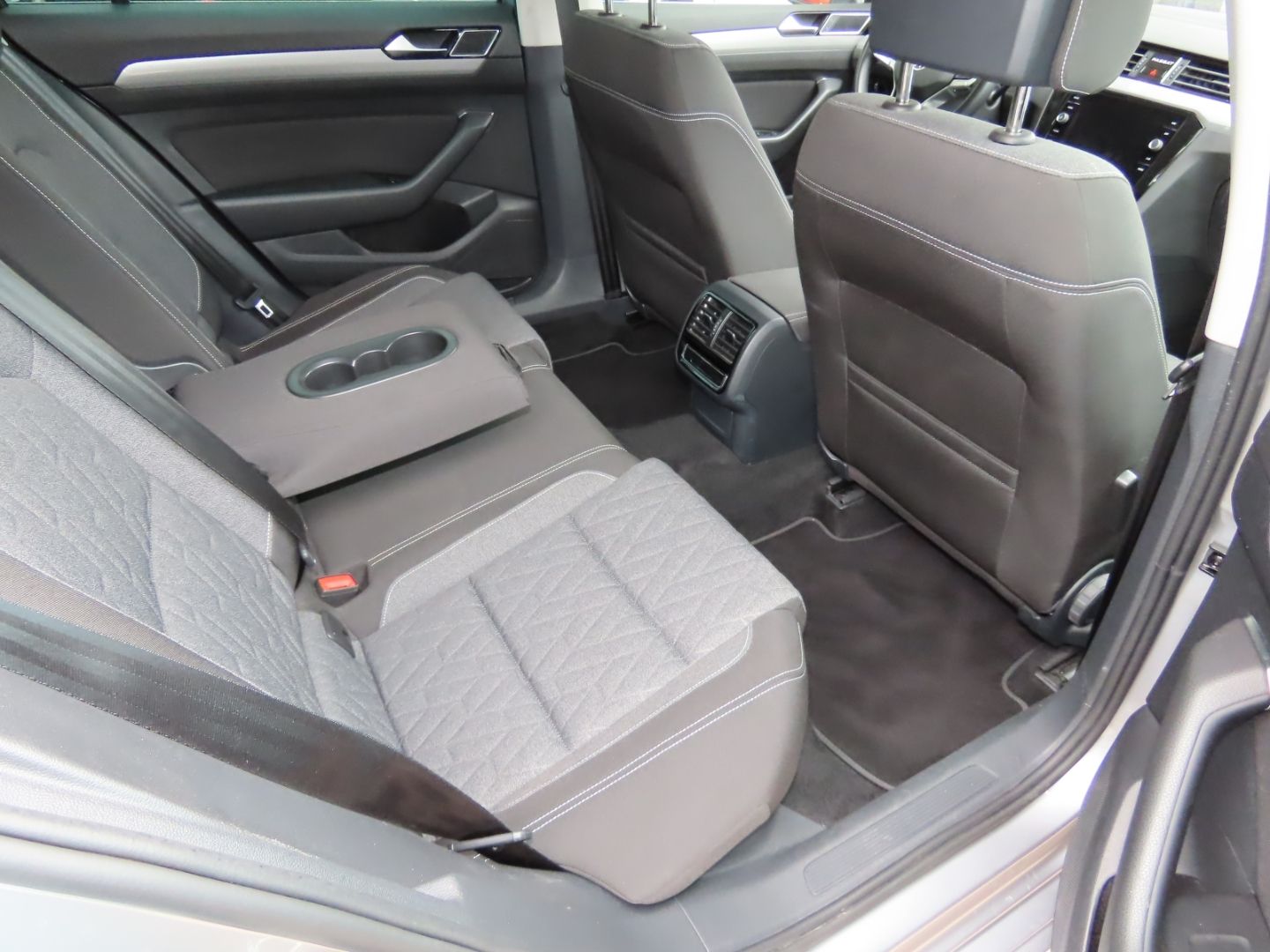 Volkswagen Passat Variant Business 1.5 TSI - Samsaru's Car Outlet