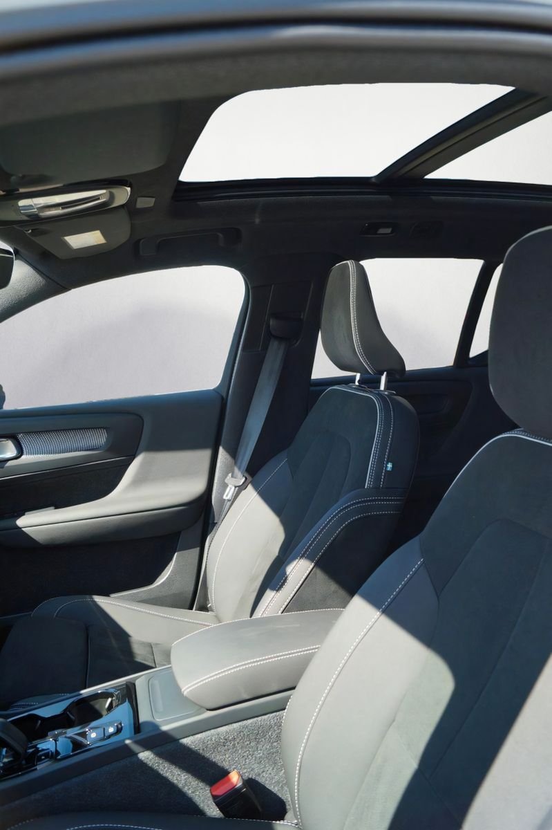 Volvo XC40 B4 Benzin 2WD Ultra Dark - Samsaru's Car Outlet