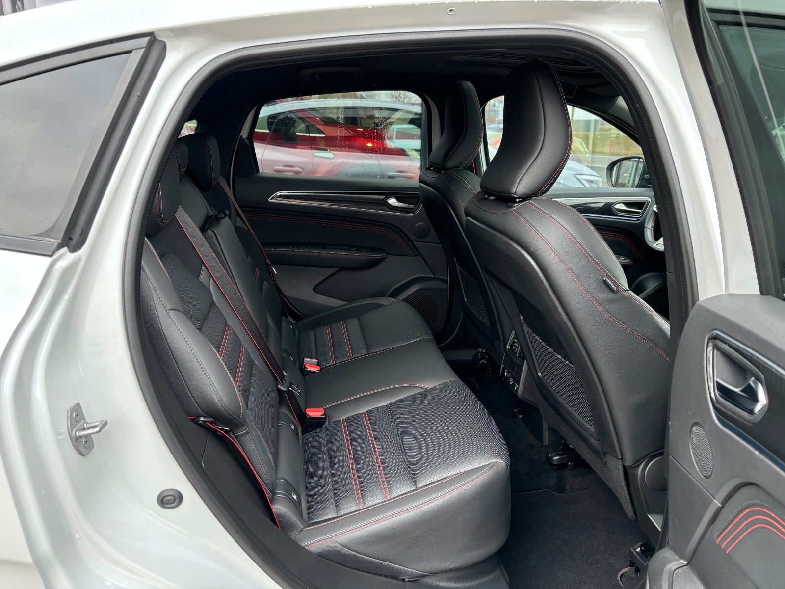 Renault Arkana R.S. Line E-TECH 145 - Samsaru's Car Outlet
