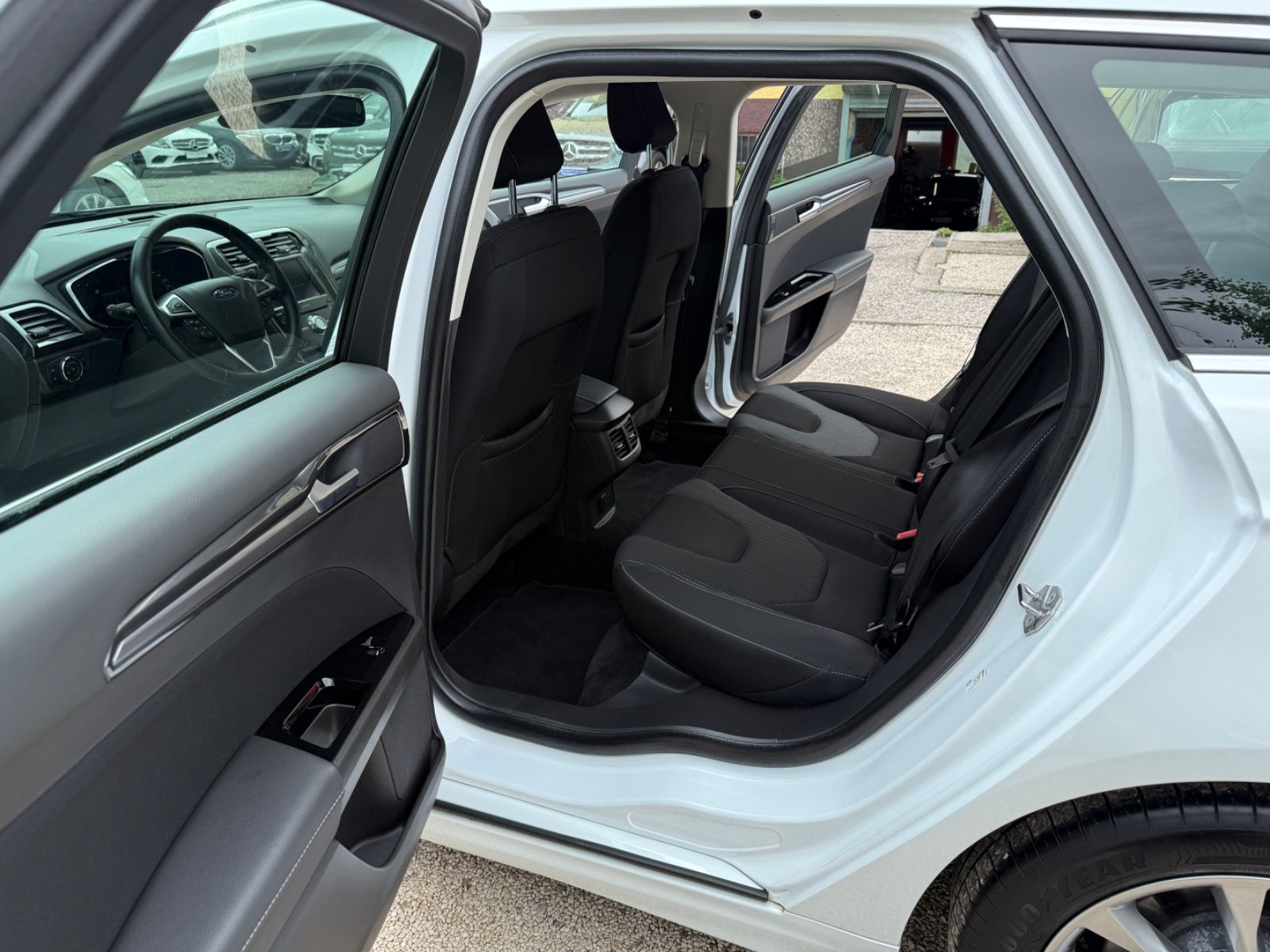 Ford Mondeo 2.0 EcoBlue Aut Turnier Titanium - Samsaru's Car Outlet
