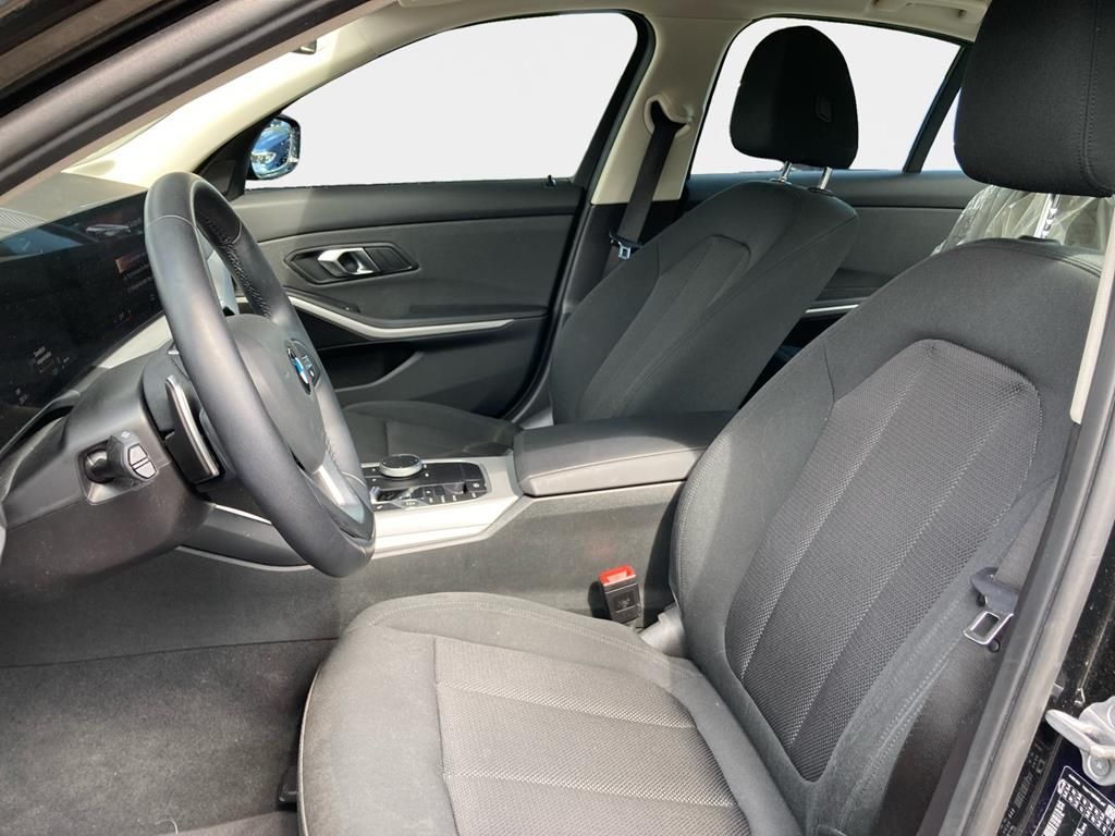 BMW 320d xDrive Innovation - Samsaru's Car Outlet