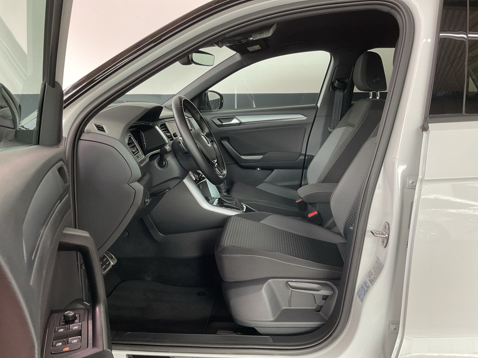 Volkswagen T-Roc 1.5 TSI DSG Active - Samsaru's Car Outlet