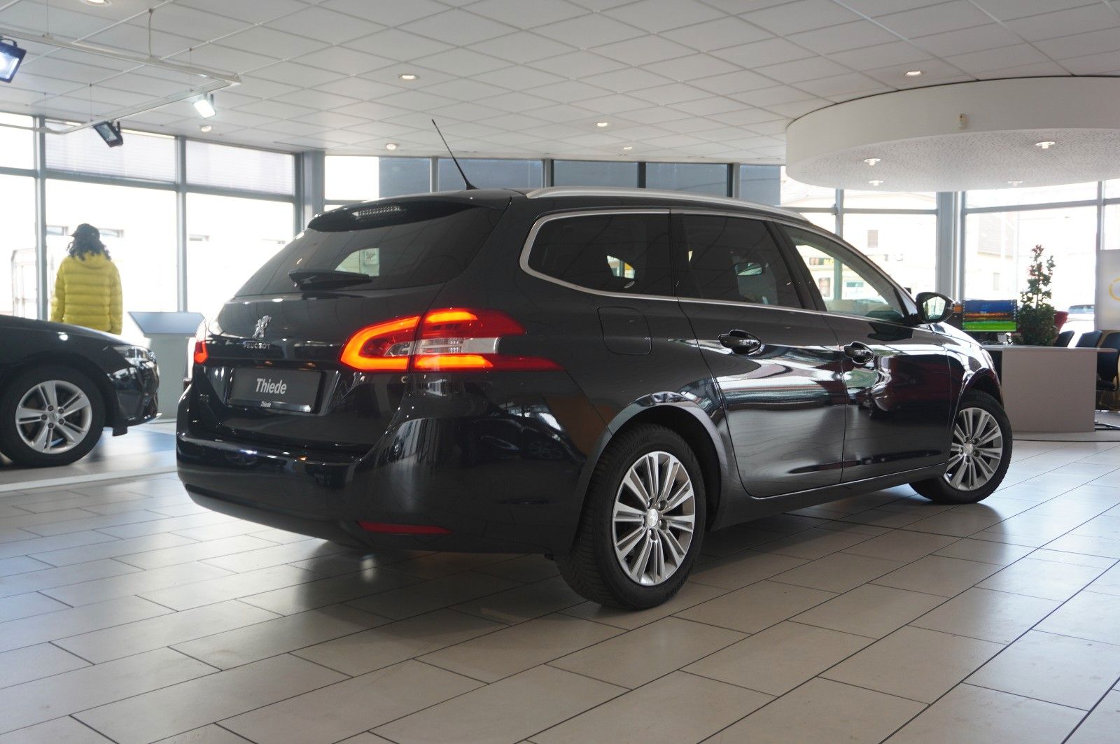 Peugeot 308 SW 1.5D ALLURE - Samsaru's Car Outlet