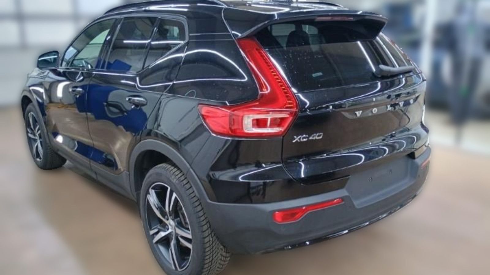 Volvo XC40 B4 B Pl. Dark - Samsaru's Car Outlet