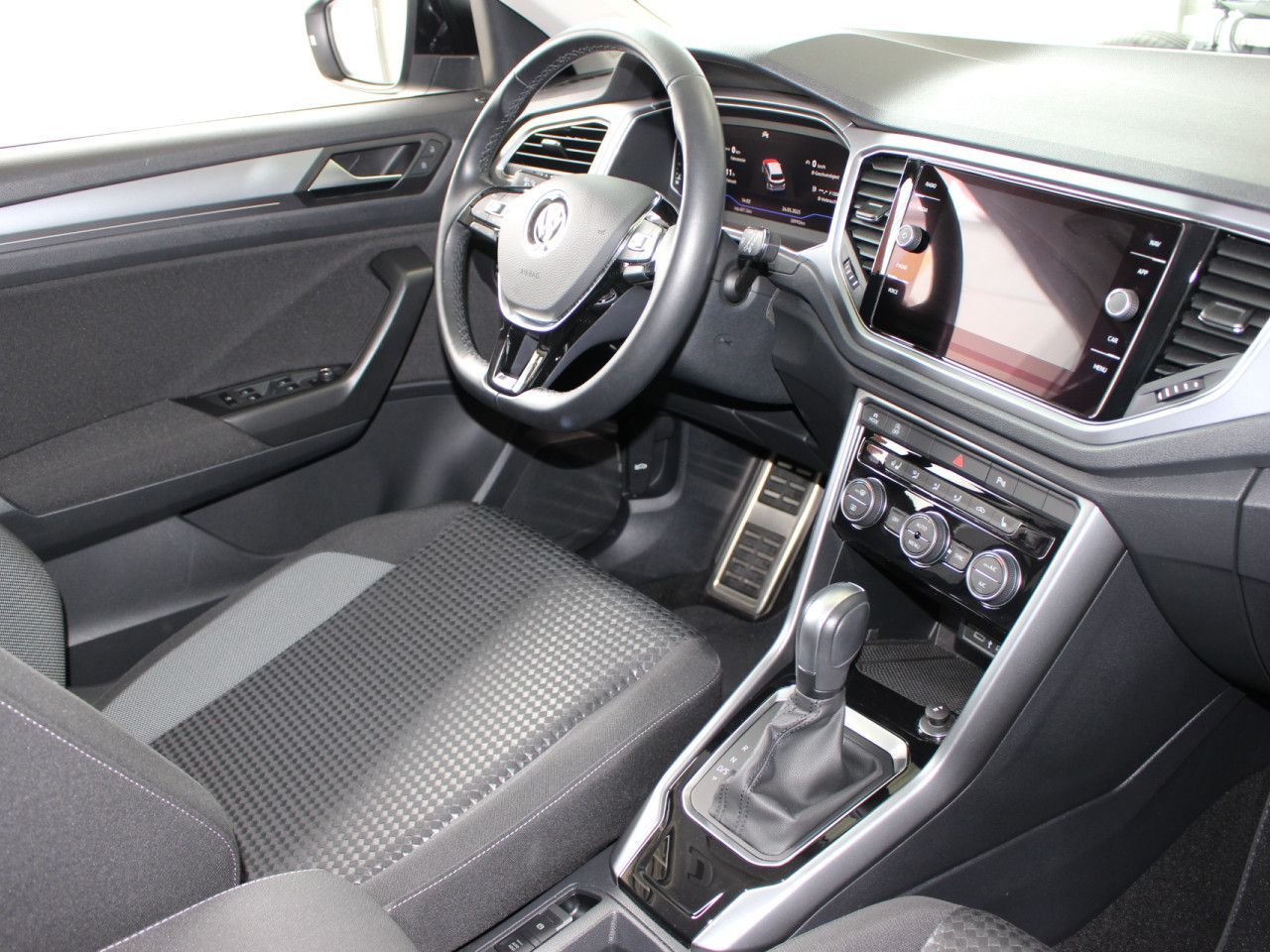 Volkswagen T-Roc 1.5 TSI ACT OPF DSG ACTIVE - Samsaru's Car Outlet