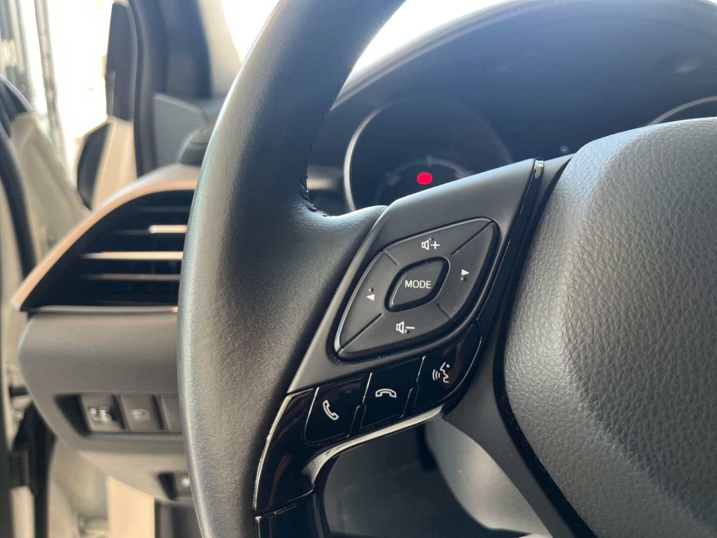 Toyota C-HR 1.8 Hybrid Business-Edition - Samsaru's Car Outlet