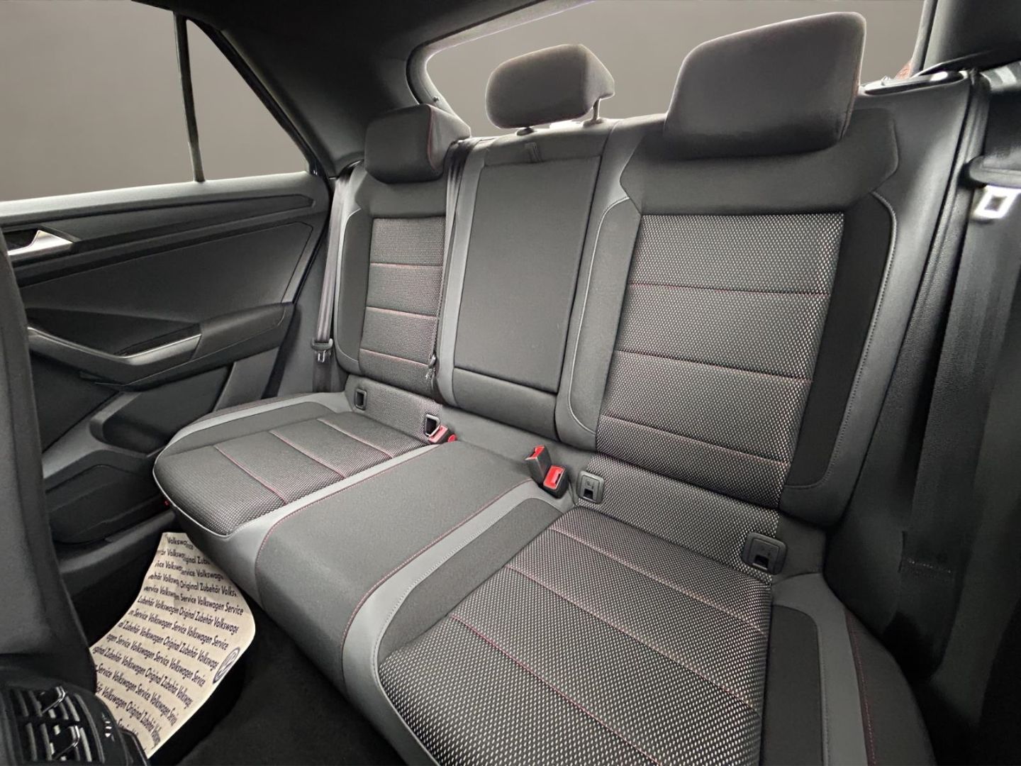 Volkswagen T-Roc Sport 1.5 TSI DSG - Samsaru's Car Outlet